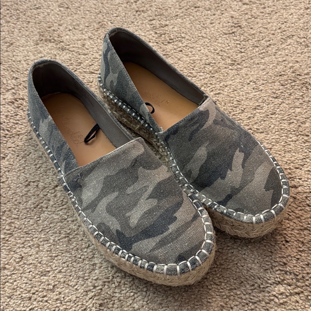 Splendid Gray Camouflage Espadrilles